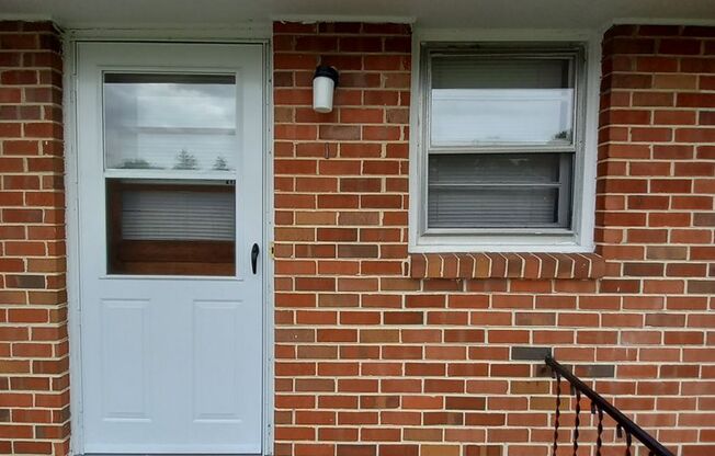 2 beds, 1 bath, 903 sqft, $1,140, Unit M-3