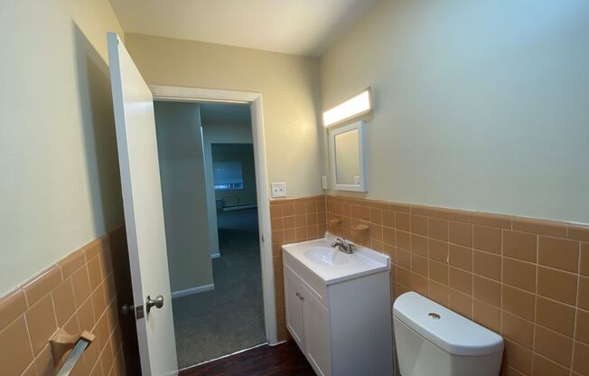 1 bed, 1 bath, 601 sqft, $1,050, Unit D02