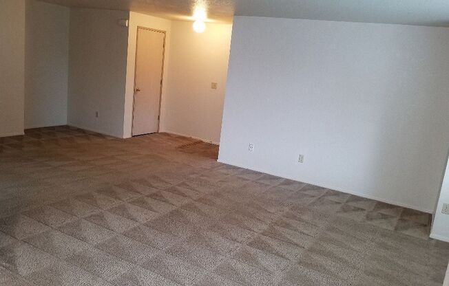 3 beds, 1 bath, 1,140 sqft, $1,500