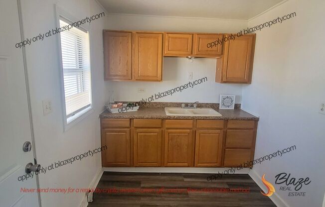 2 beds, 1 bath, 679 sqft, $800, Unit 520 Ward Front