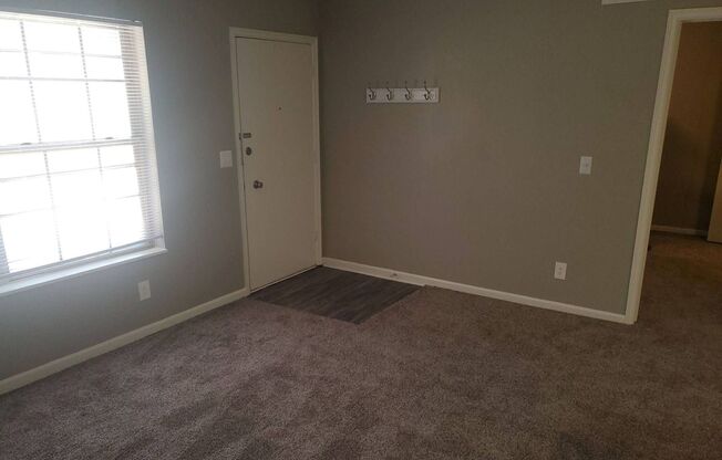 1 bed, 1 bath, 555 sqft, $725