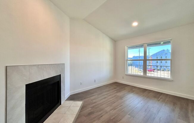 Stylish Top-Floor North Austin Condo Near 2222 & Minutes to Downtown