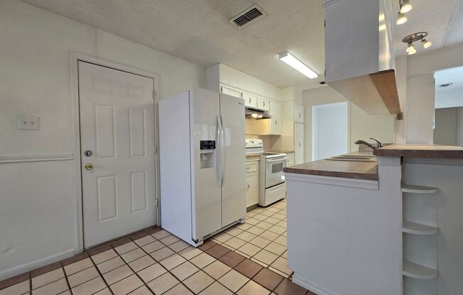 4 beds, 2 baths, $1,650