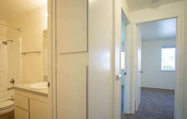 2 beds, 1 bath, 940 sqft, $1,395, Unit 210