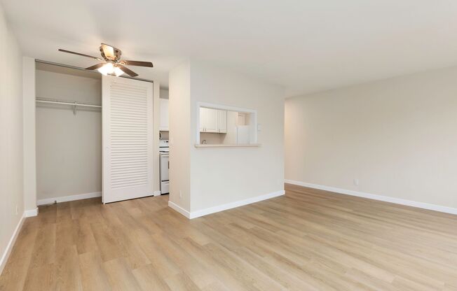 1 bed, 1 bath, 586 sqft, $1,850, Unit 402