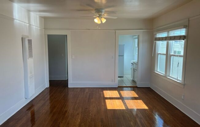 1 bed, 1 bath, 650 sqft, $2,295, Unit 2864 1/2