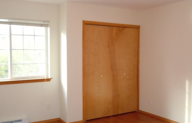 2 beds, 1 bath, $1,900