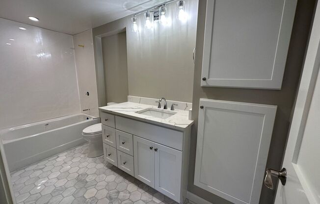 1 bed, 1 bath, $2,550, Unit 22A