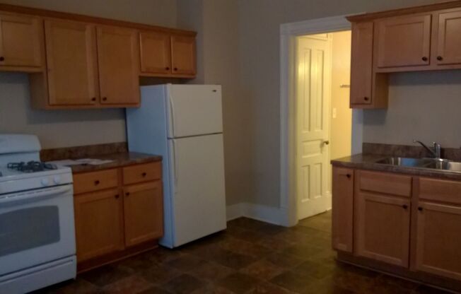 2 beds, 1 bath, 1,080 sqft, $1,195, Unit 2756 N Holton - Lower