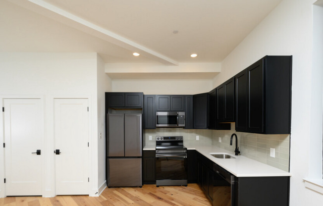 Studio, 1 bath, 443 sqft, $1,195, Unit 104