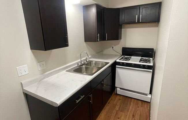 1 bed, 1 bath, 550 sqft, $950, Unit 7