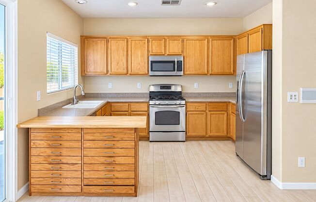 Newly Available in Desirable Community! 4bed 2.5bath