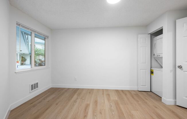 2 beds, 1 bath, 815 sqft, $2,220, Unit 105