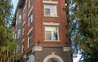 CENTER VIEW APARTMENTS- LIVE YOUR BEST LIFE HERE!