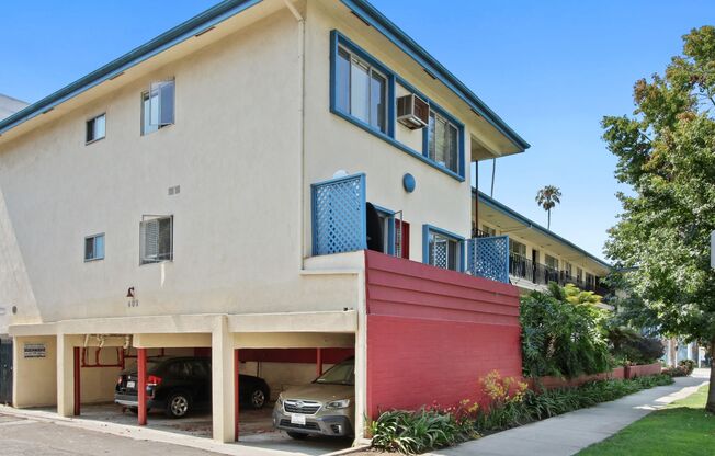 402 Montana Ave in Santa Monica - 4 blocks to the beach!