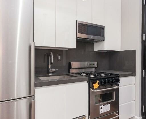 3 beds, 1 bath, $3,695, Unit 20