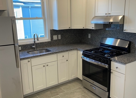 1 bed, 1 bath, $1,900, Unit 3R