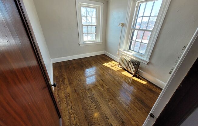 2 beds, 1 bath, $1,050, Unit 1534-6