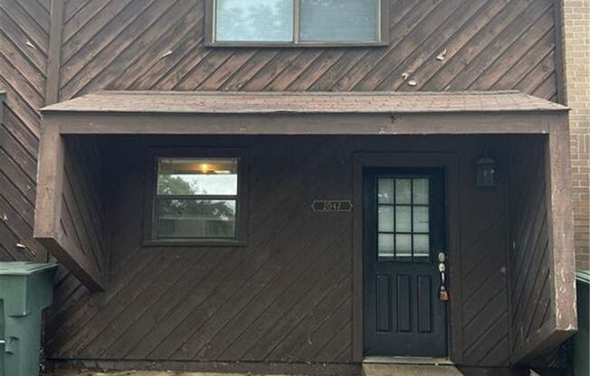 2043 - 2049 East Oaks