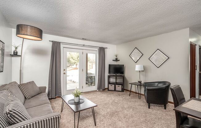 2 beds, 1 bath, 799 sqft, $1,045