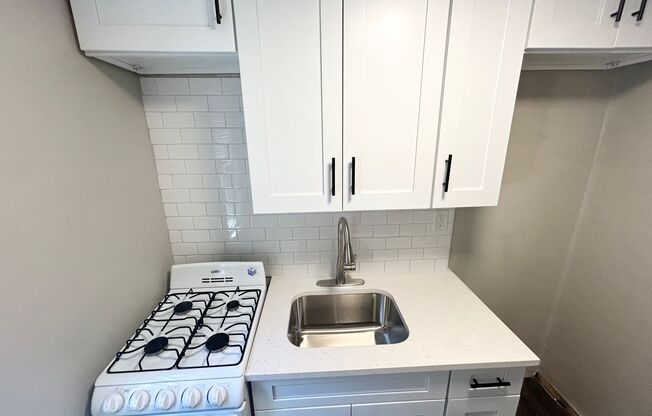 1 bed, 1 bath, 575 sqft, $995, Unit 114