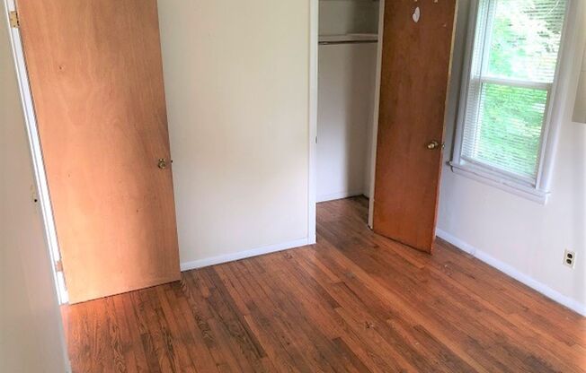 2 beds, 1 bath, $1,370, Unit B