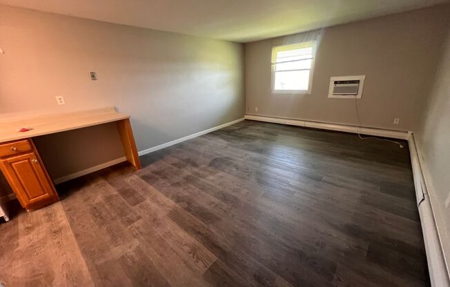 Townhouse Square Apartments - (White Glove)