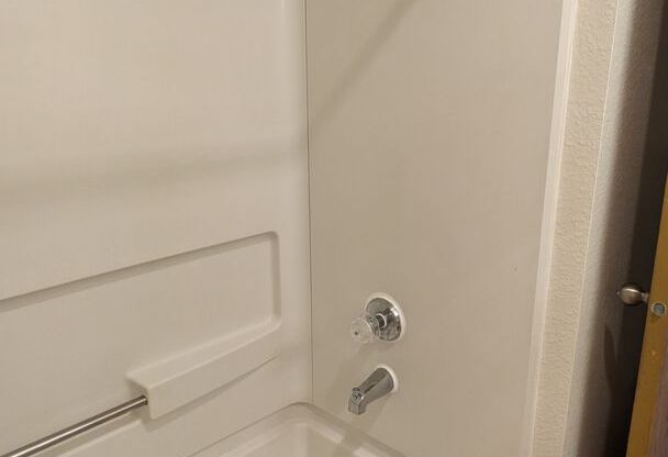 1 bed, 1 bath, 650 sqft, $1,225, Unit 4048