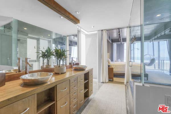 2911 OCEAN FRONT WALK