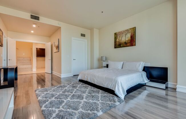 3 beds, 5 baths, $18,975, Unit # 4305