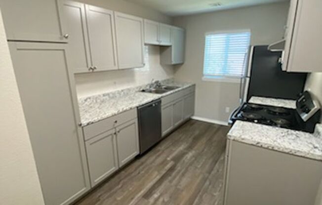 2 beds, 2 baths, 856 sqft, $920, Unit 2827-1811