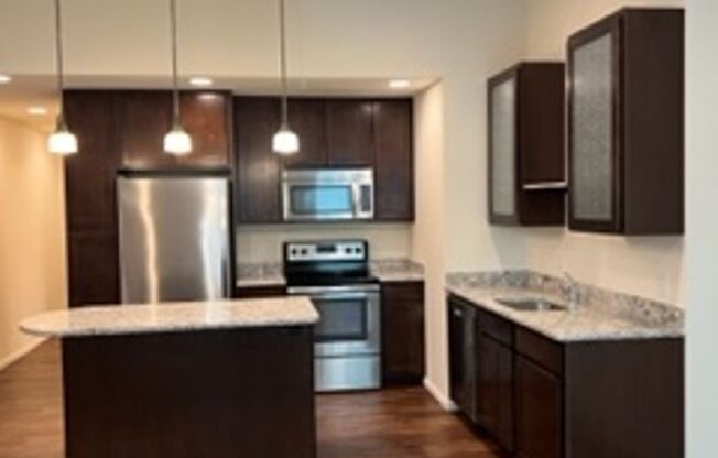 1 bed, 1 bath, 689 sqft, $1,110, Unit 826