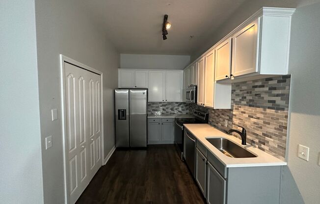 2 beds, 2 baths, $2,250, Unit Unit 51 A