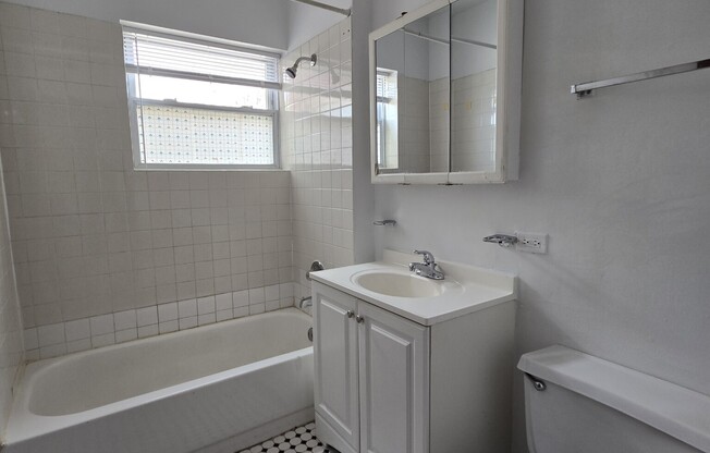 3159 W ARGYLE
