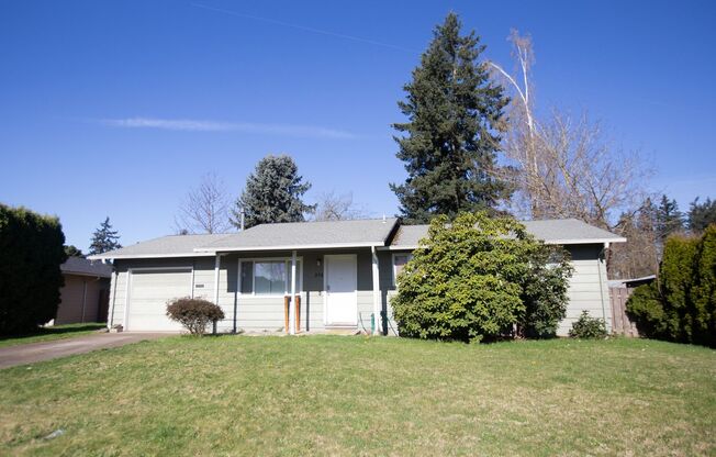 *** 3 Bedroom Woodburn home available now *** NEW PRICE ***