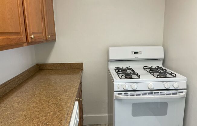 1 bed, 1 bath, 768 sqft, $1,385, Unit Royal York 112