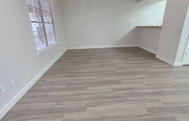 1 bed, 1 bath, 700 sqft, $999, Unit ELP2200-204