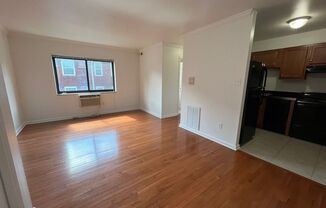 1 bed, 1 bath, 560 sqft, $1,119, Unit 5634 Stanton Ave. #304