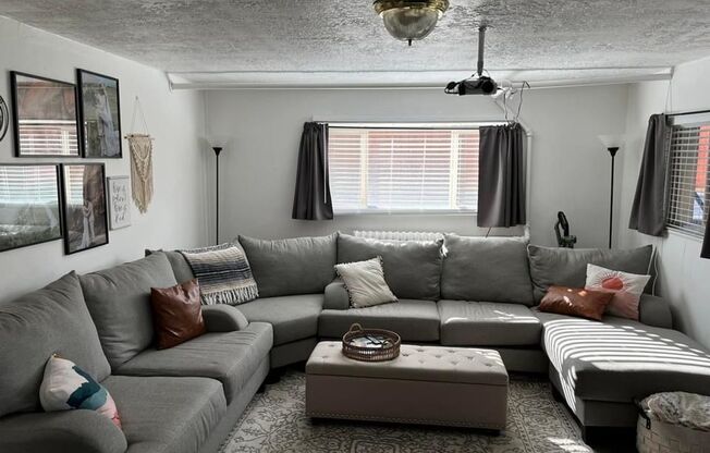 1 bed, 1 bath, 640 sqft, $1,025, Unit 224 E 400 N