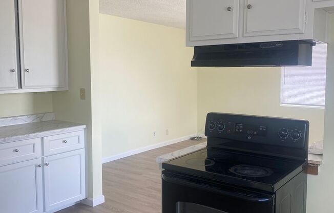 2 beds, 1 bath, $1,195