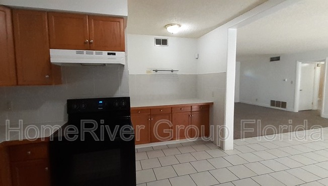 3 beds, 2 baths, 1,795 sqft, $2,295