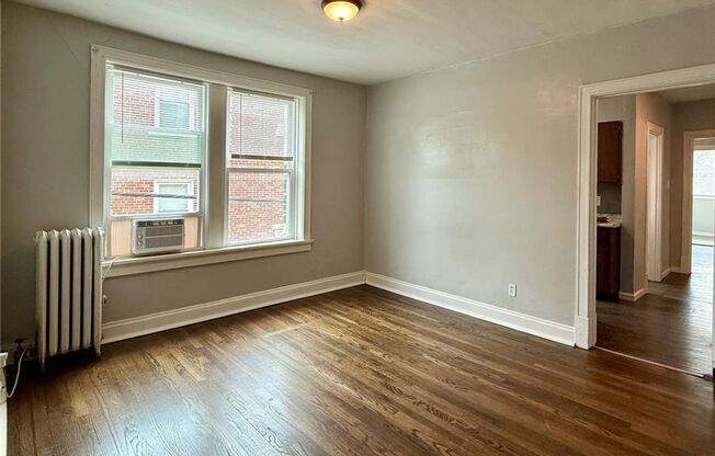 2 beds, 1 bath, 888 sqft, $1,000, Unit Lindenwood Avenue, Unit #A