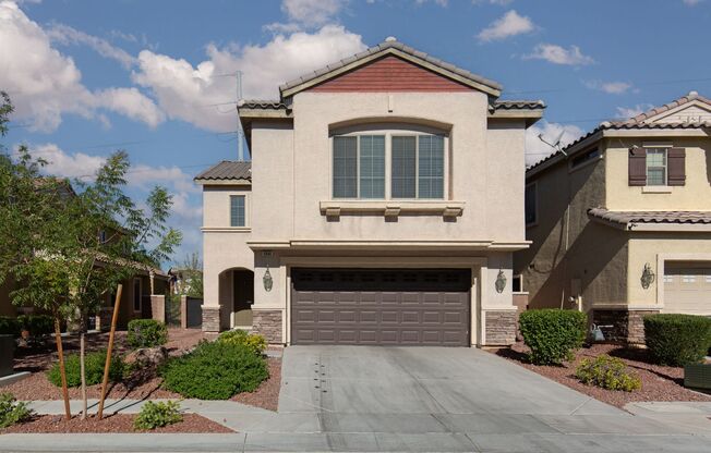 HUGE 4 BEDROOM, 2.75 BATH HOME IN NORTH WITH POOL & SPA