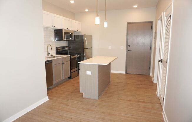 Studio, 1 bath, 580 sqft, $1,099, Unit 517