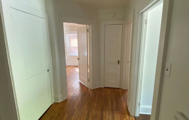 2 beds, 1 bath, $995