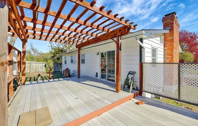 3 bed 1 bath With garage