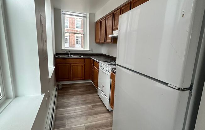 2 beds, 1 bath, $1,400, Unit 836 N Preston St - D