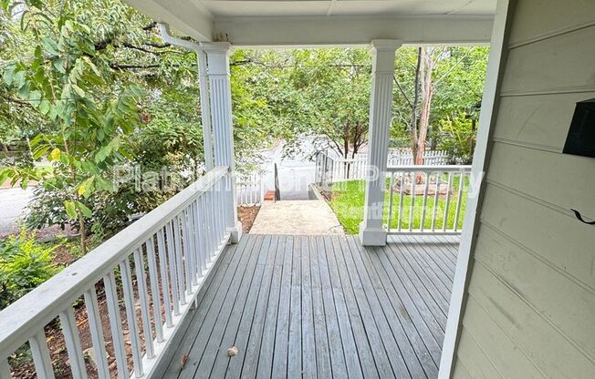 563 AUBURN AVE NE
