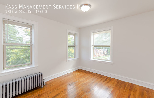 1735 W 91 ST