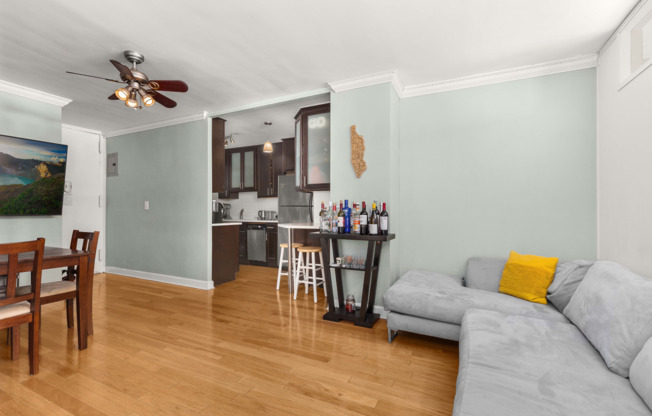 4 beds, 2 baths, 1,300 sqft, $9,000, Unit 15M